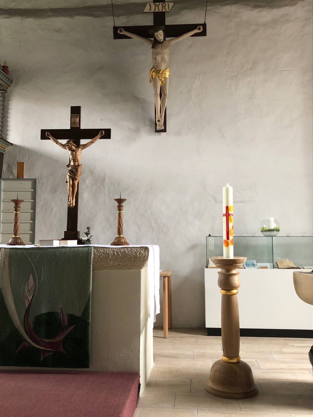 Restauriung und negestaltung des Altarbereiches in Langenfeld